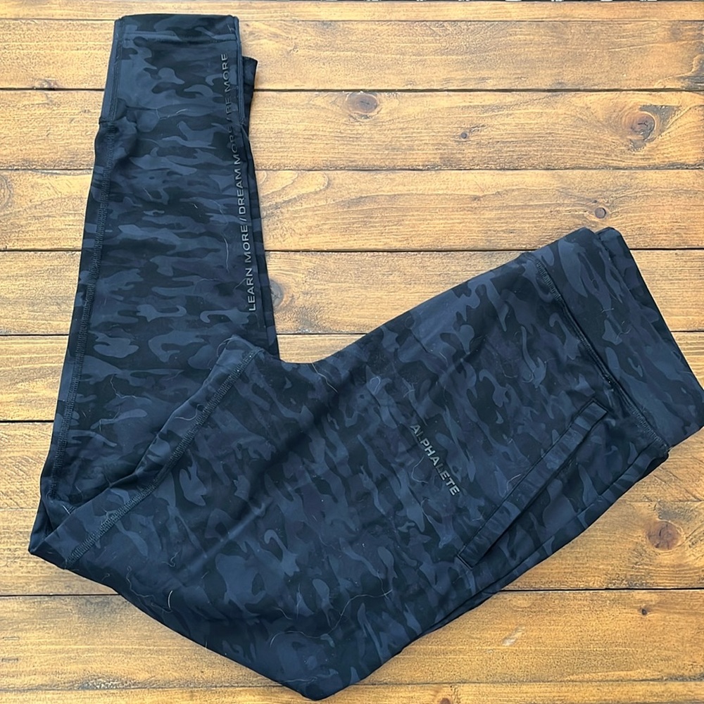 Alphalete Dark Camo Joggers - Men’s Medium